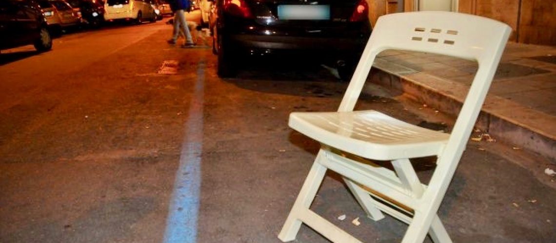 Occupare Parcheggio Sotto Casa con la Sedia